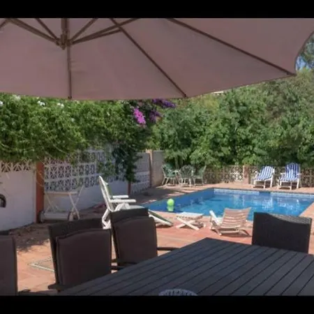 Villa Private With Pool, 3 Bedrooms, 2 Bathrooms, Jacuzzi, Garage 2 Cars, Close Beach, Bbq