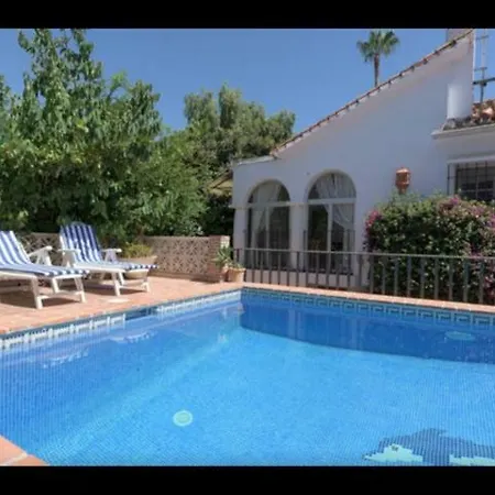 Private With Pool, 3 Bedrooms, 2 Bathrooms, Jacuzzi, Garage 2 Cars, Close Beach, Bbq Villa Marbella