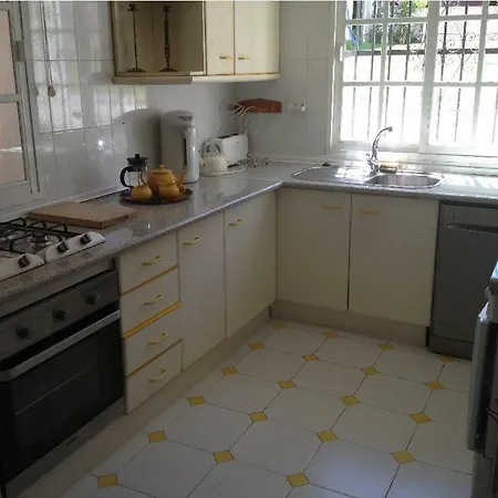 Private With Pool, 3 Bedrooms, 2 Bathrooms, Jacuzzi, Garage 2 Cars, Close Beach, Bbq Villa *