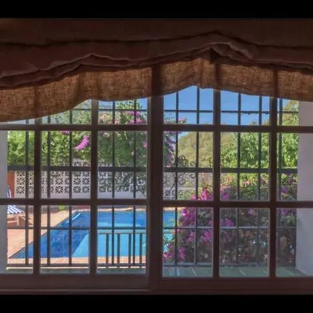 Private With Pool, 3 Bedrooms, 2 Bathrooms, Jacuzzi, Garage 2 Cars, Close Beach, Bbq Villa